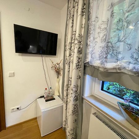 Airport Rooms Waldblick Cologne Exterior photo