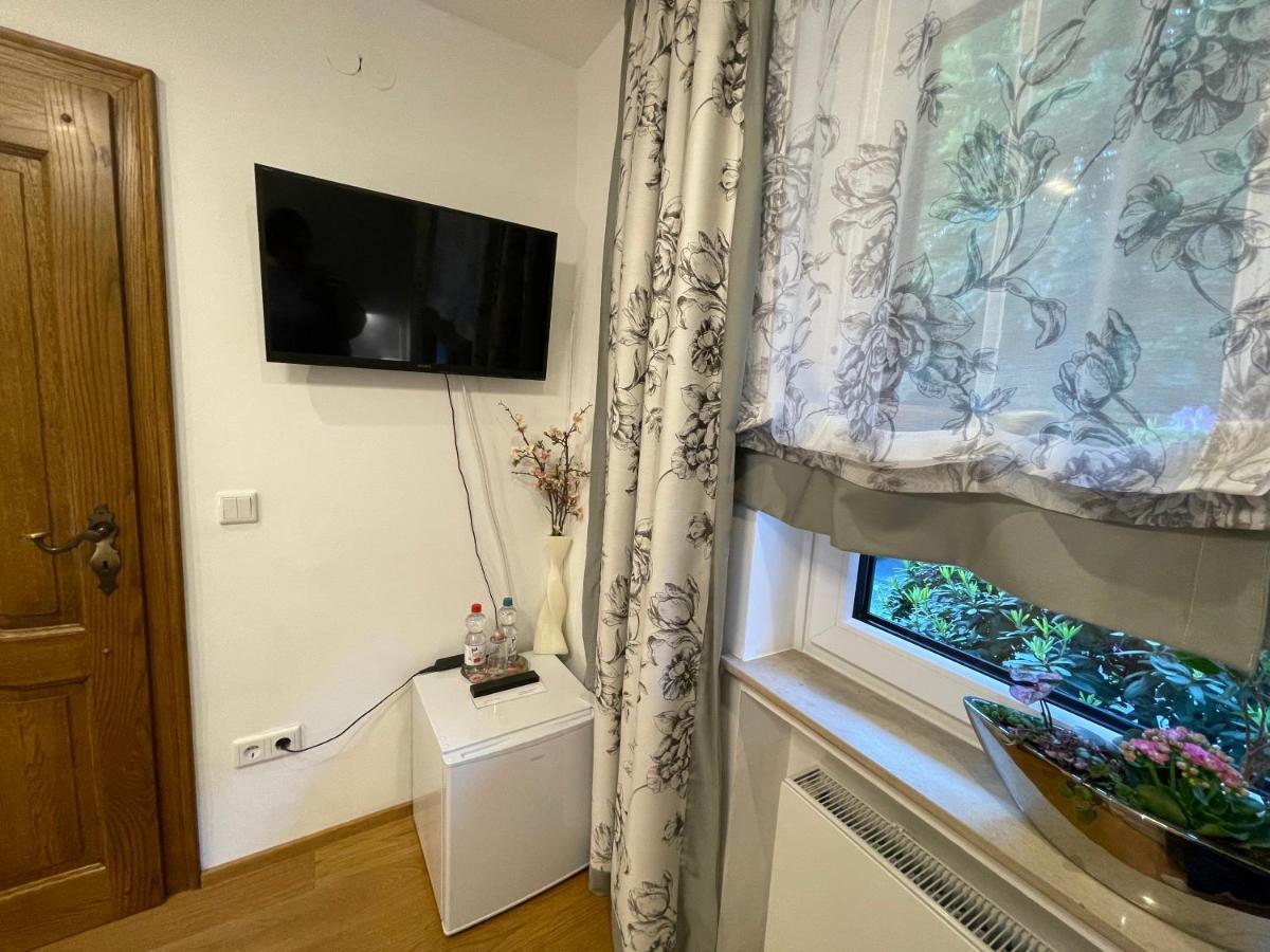Airport Rooms Waldblick Cologne Exterior photo